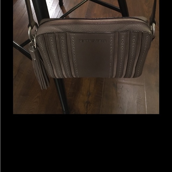 Michael Kors crossbody with matching Bedford wallet in Cinder. - Picture 5 of 14